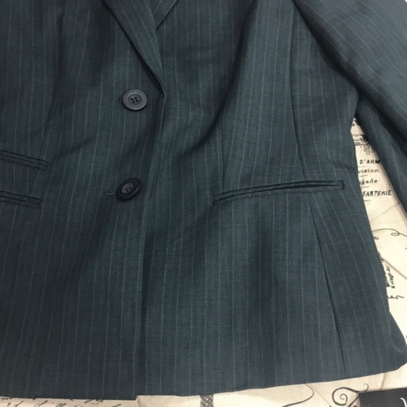 Le Suit Pinstriped Two-Button Blazer PLUS SIZE - Picture 5 of 6